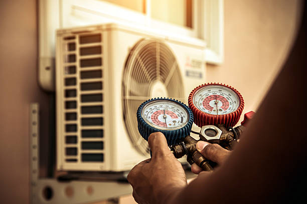 Professional Hvac technician working in Suisun City, CA